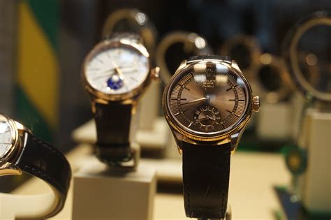 Investir en montres de luxe, de collection (Rolex, Omega, etc.).